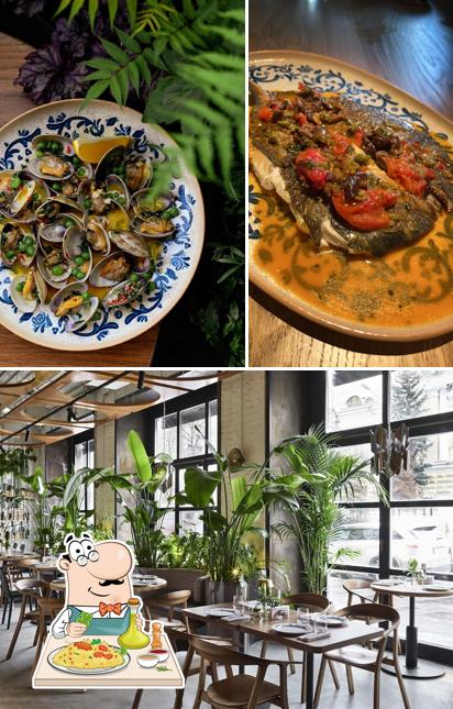 Фото, на котором видны еда и внутреннее оформление в Greeks&Pasta