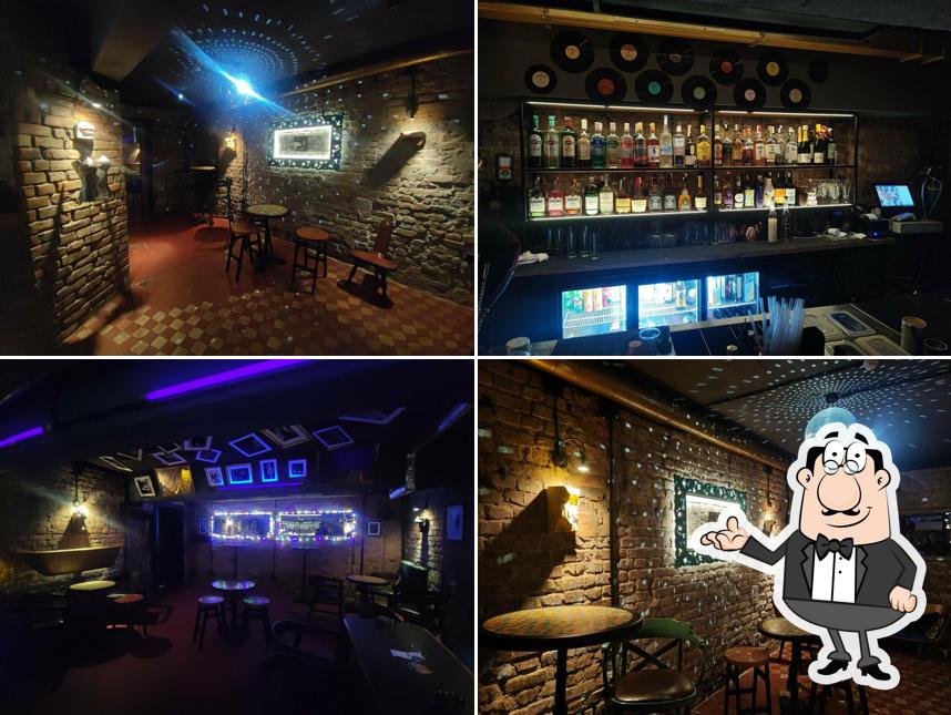 Bar 33