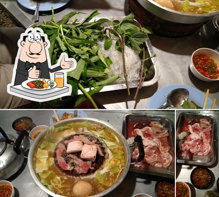 泰式燒烤豬肉海鮮大頭蝦火鍋