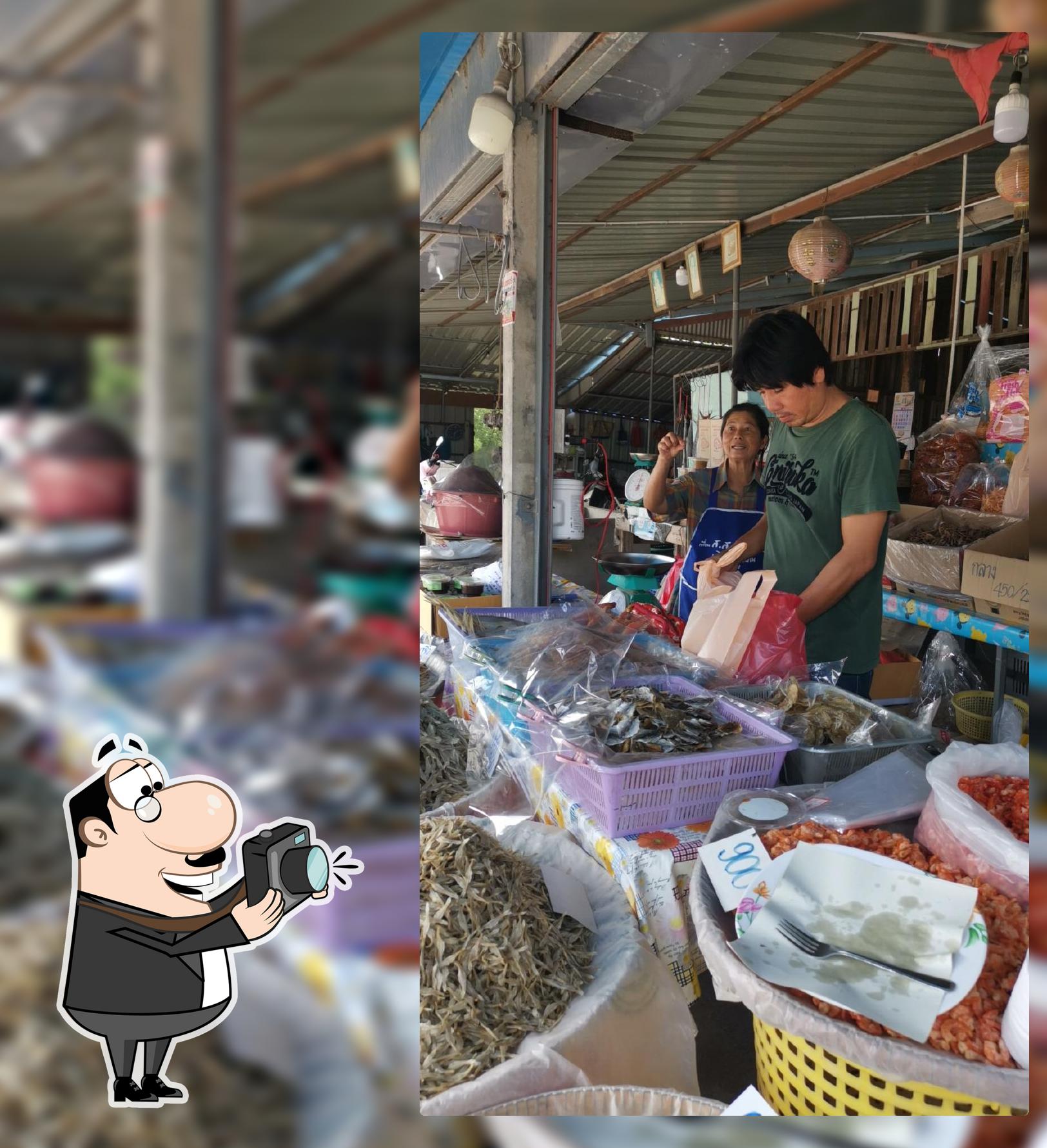 ร้านป้าพึง ลงสะพานซ้ายมือ