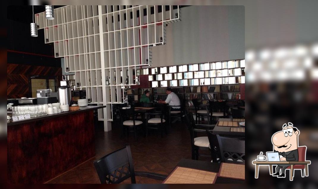 Lobby Bar //Triumph Hotel