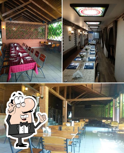 Посмотрите на внутренний интерьер "Хижины"