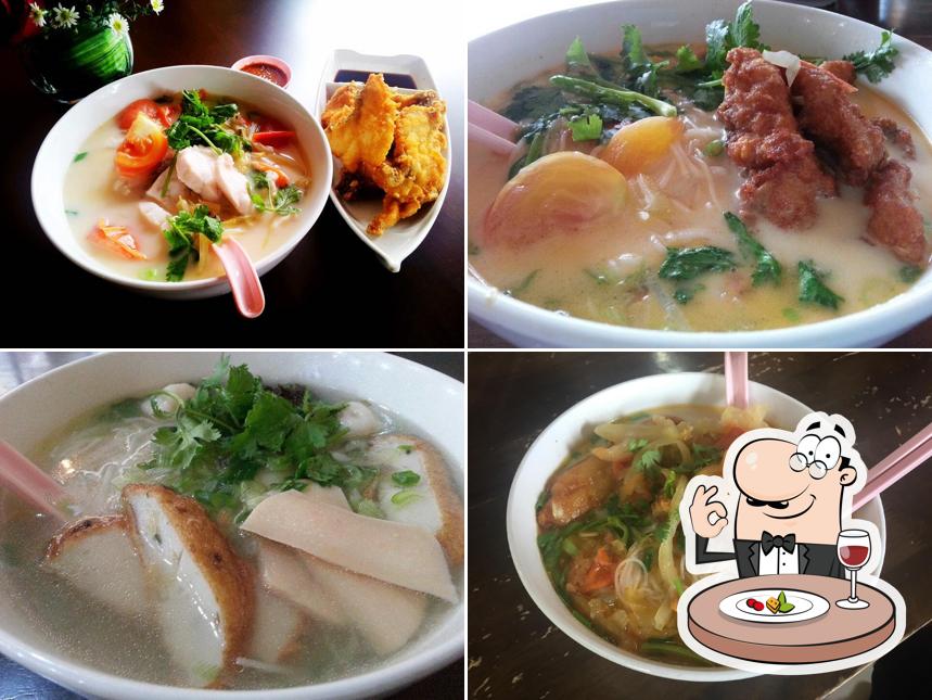 Moon Kee Fish Head and Seafood Noodles满记