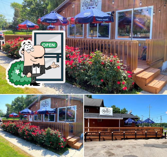 Riley's Bar & Grill