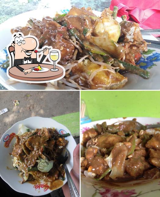 Rujak Jowo Ringin Mbak Suhartatik