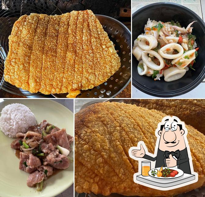 หมูกรอบมุ้ย(สาขาถนนผ้าขาว)