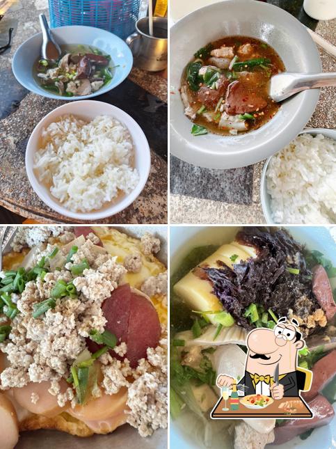 โจ๊ก ต้มเลือดหมู ไข่กระทะ
