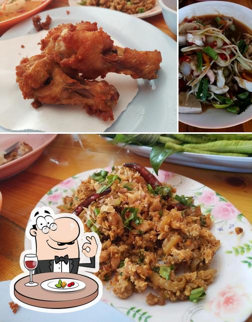 ร้านอาหาร ลาบไก่ไทหล่ม สาขา 2