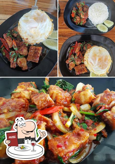ร้านสังวาลย์หมูกรอบ สาขา2