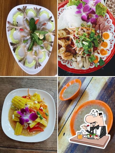 เลอปลาแดก ตลาดน้ำอัมพวา