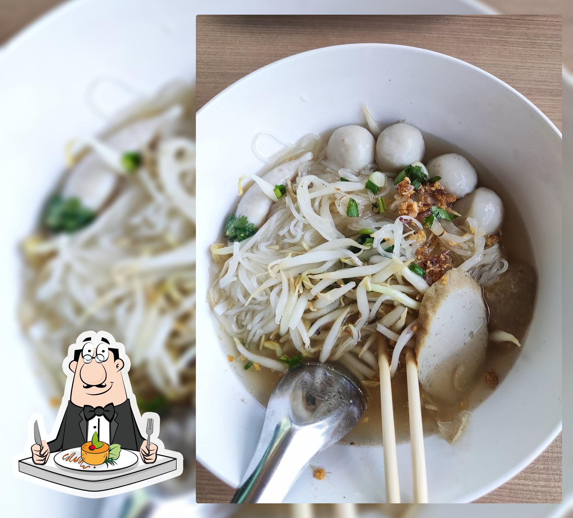 ก๋วยเตี๋ยวเมืองชล ลูกชิ้นปลาเยาวราช เย็นตาโฟฟ้าผ่า