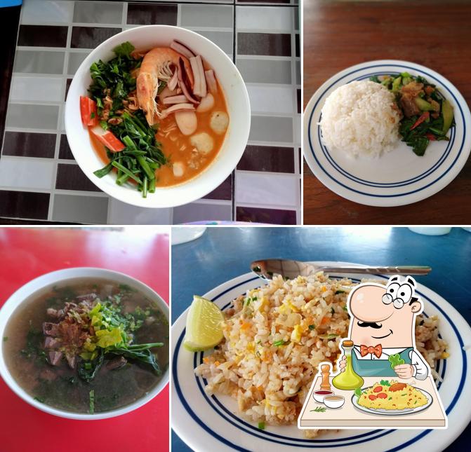 ผัดไทหน้าบ้าน