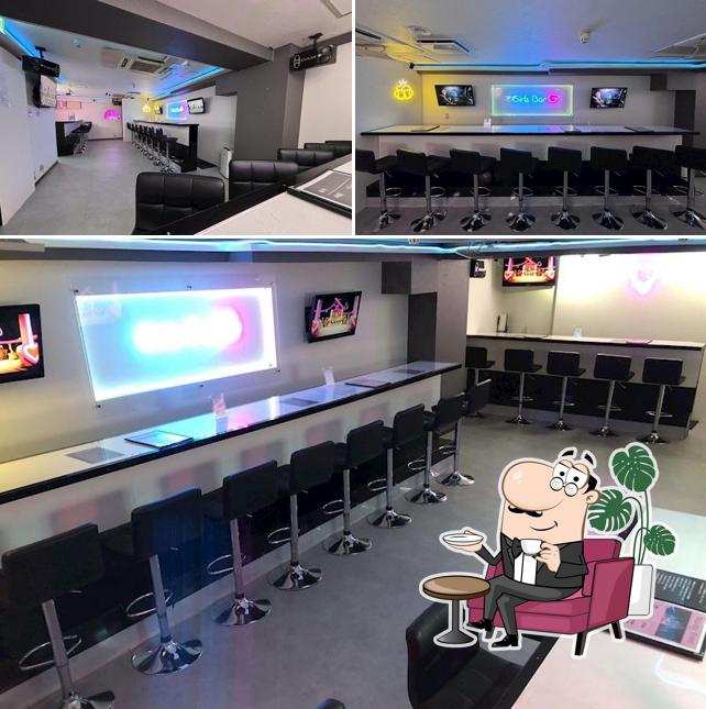 Girls Bar G