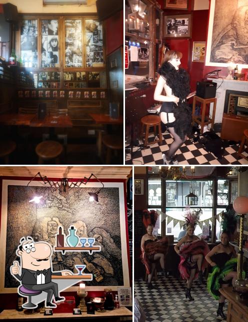 Le Pub (The Paris House)