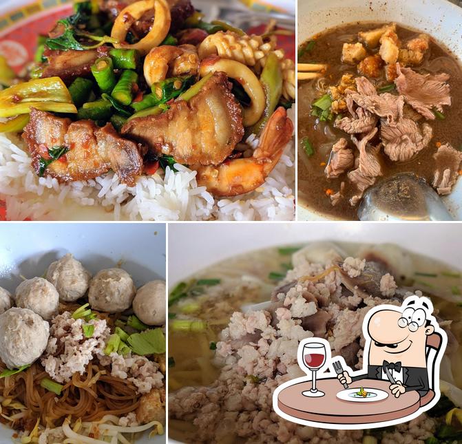 ร้าน ก๋วยเตี๋ยวกระดูกหมูป้าฉ่ำ