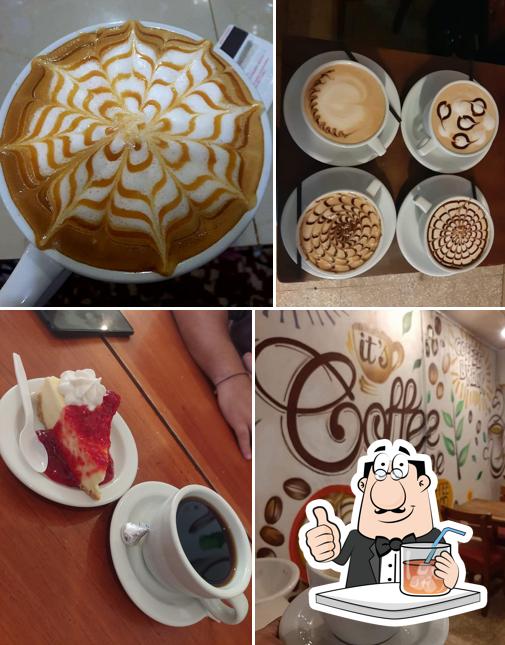 RiQUi's Batidos, Paninis & Café