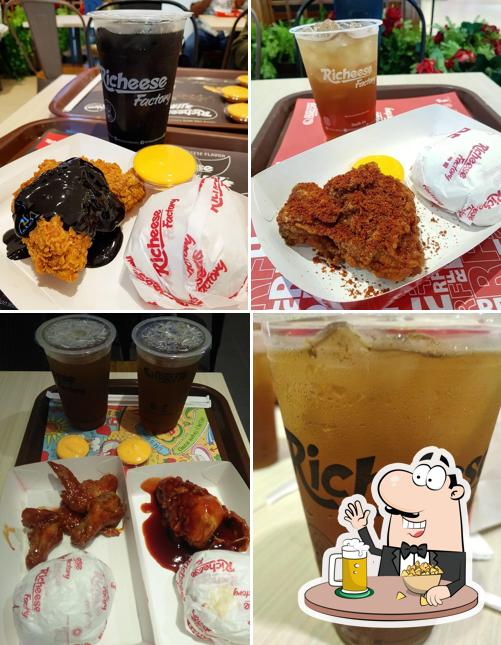 Richeese Factory Transmart Minang