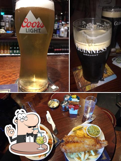 Pakie's Bar