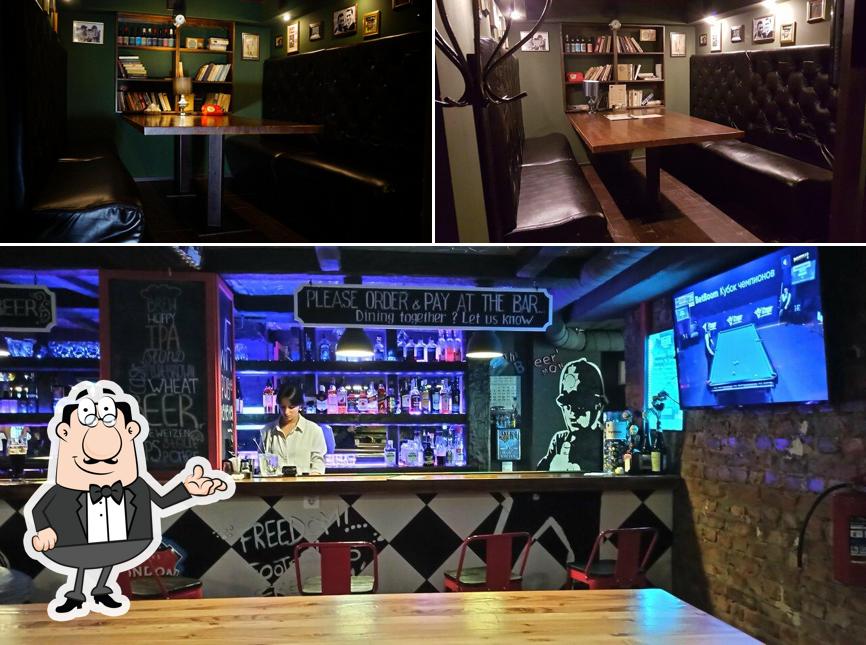 Посмотрите на внутренний интерьер "Паба 119"