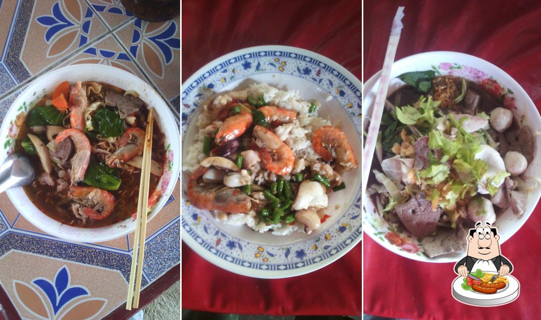 ร้านราดหน้าทะเล