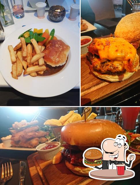 The Crescent Restaurant, Reillys Sports Bar & Club