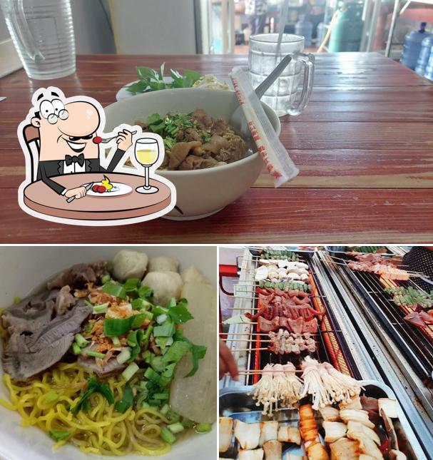 ร้านแซบละเนาะ ก๋วยเตี๋ยวหมูตุ๋น เนื้อตุ๋น สูตรแม่เทียน