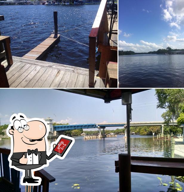 Castaways Bar and Grill