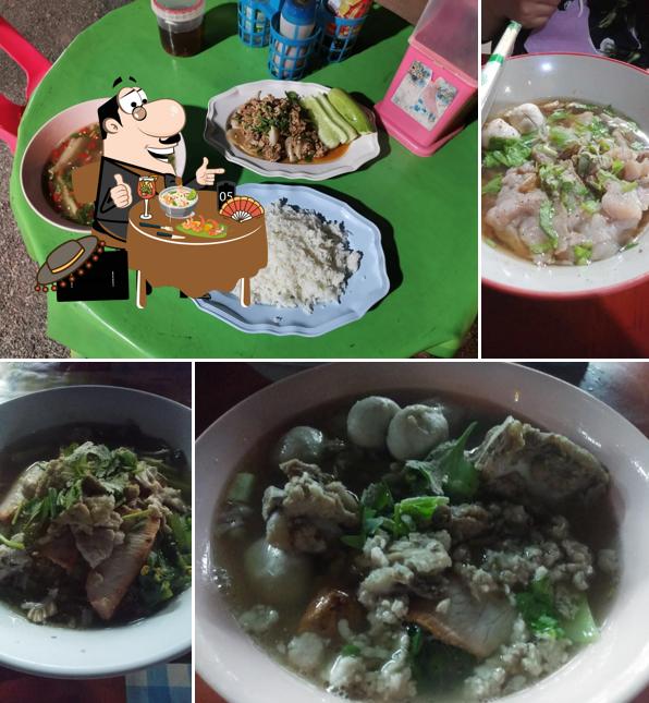 พักรถกับก๋วยเตี๋ยวร้อนๆ