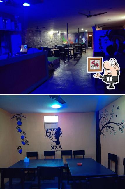 THE MAX CAFE