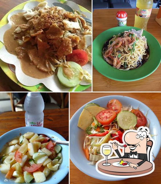 Warung rujak cingur mak Aupang
