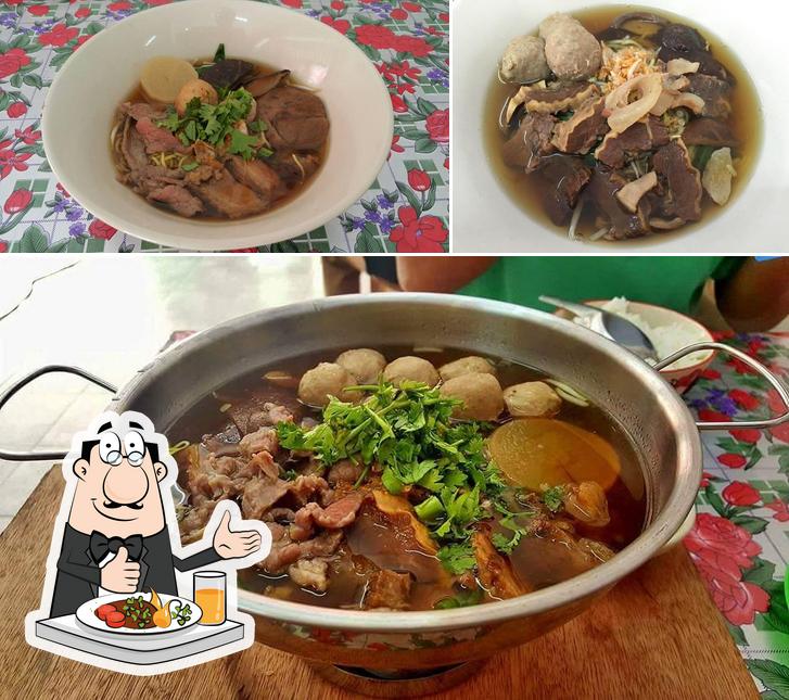 ก๋วยเตี๋ยวนายพัน "สูตรเด็ดเมืองเพชร" สาขา ลำปาง