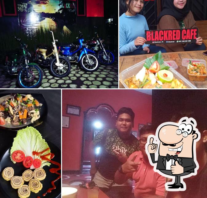 BLACKRED Cafe