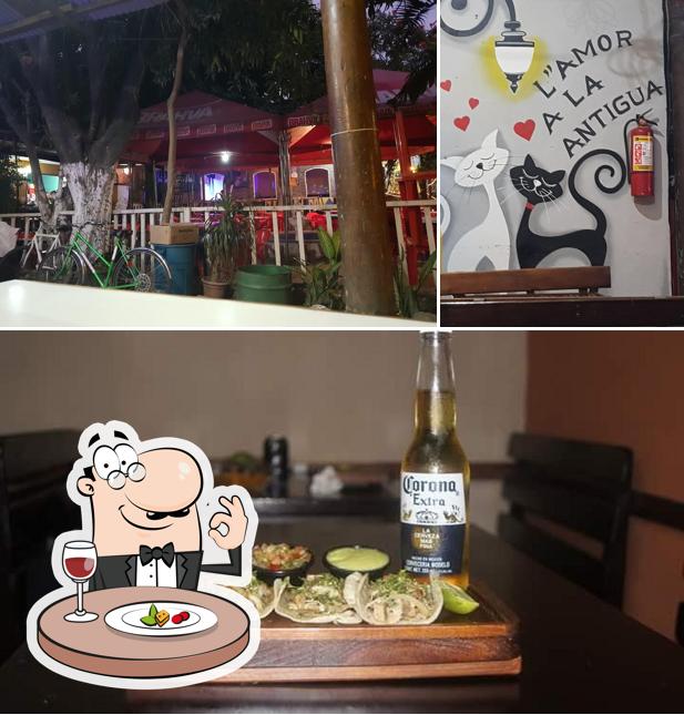 Los Tres Cochinitos