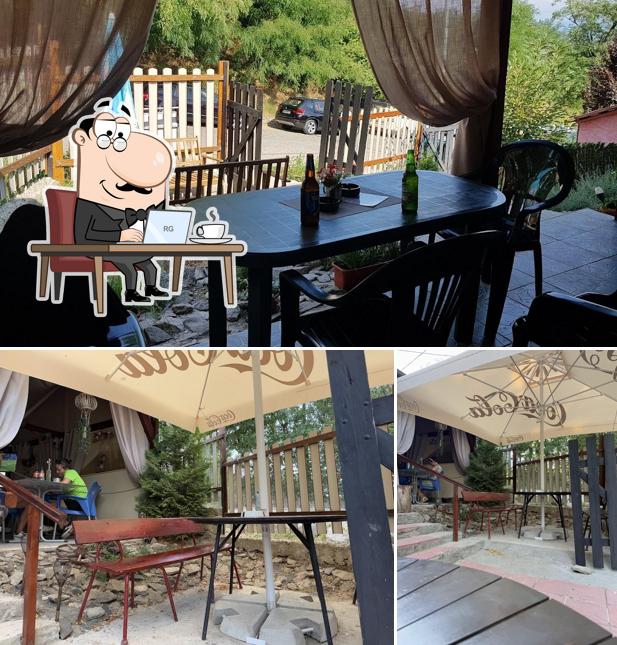 Terasa bar la Monu