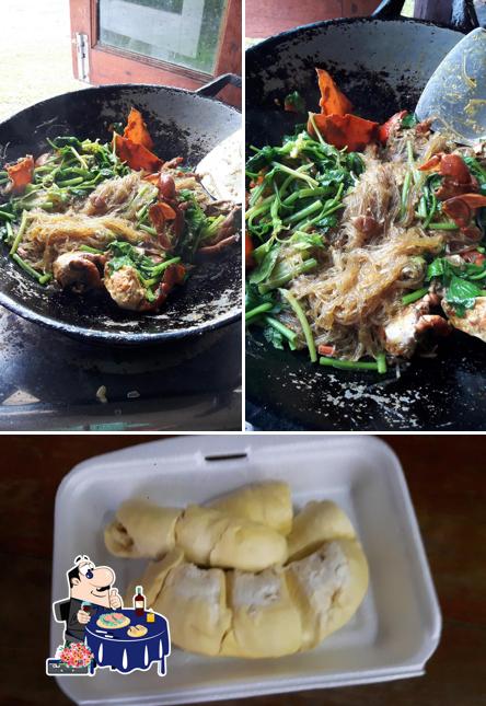 บ้านต้นรัก