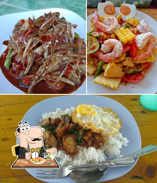 ศูนย์อาหารบ้านทุ่ม