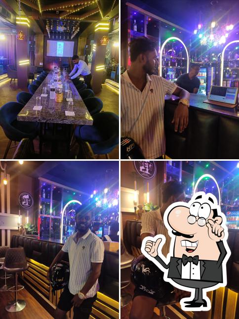7 DAYZ LOUNGE AND BAR