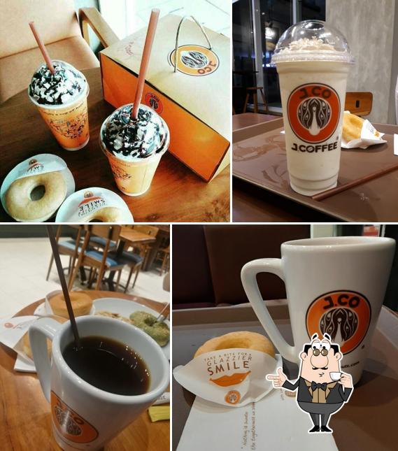 J.CO Donuts & Coffee