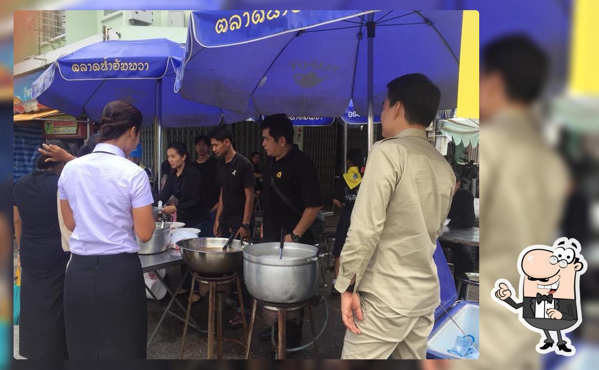 ข้าวแกงคุณหมู Rice and Curry. Thai Food Amphawa Floating market