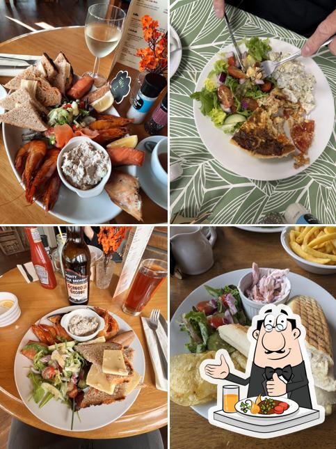 Claire's Cabin, Café & Smokehouse