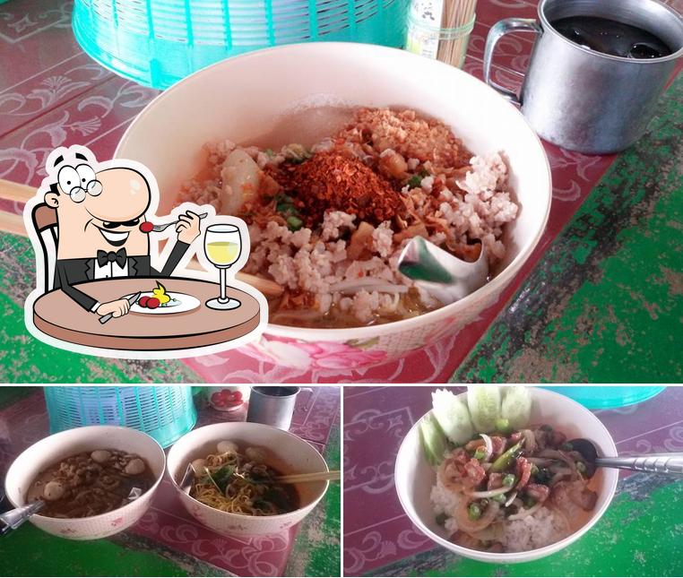 ก๋วยเตี๋ยว & อาหารตามสั่ง
