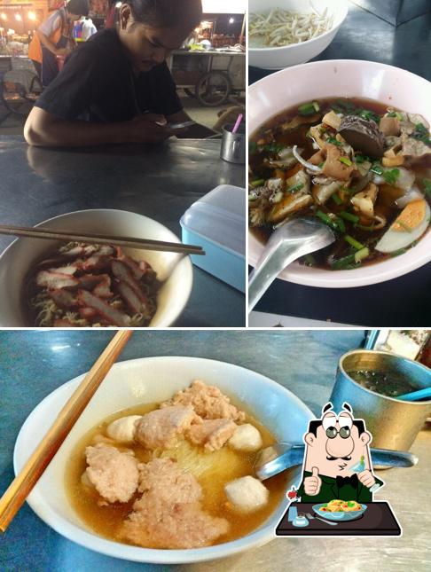 ร้านก๋วยเตี๋ยว @ทางรถไฟ