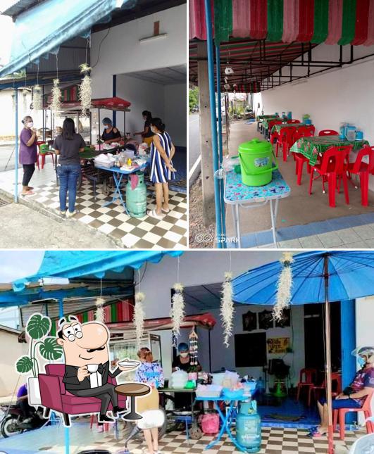 ร้านข้าวมันไก่ ริมทาง