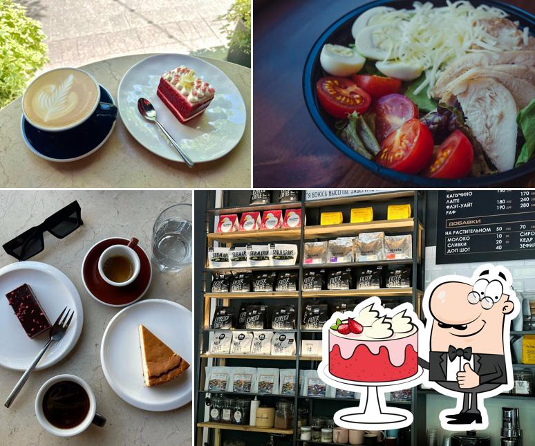 Торт «красный бархат» в "Кофе в Окнах"