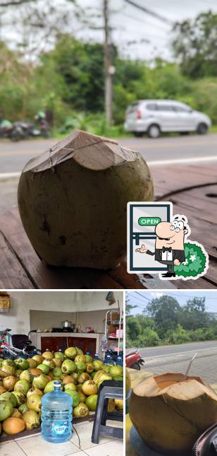 Warung Es Kelapa Muda Bu Rini