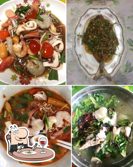 ร้านอาหารป้าแวว