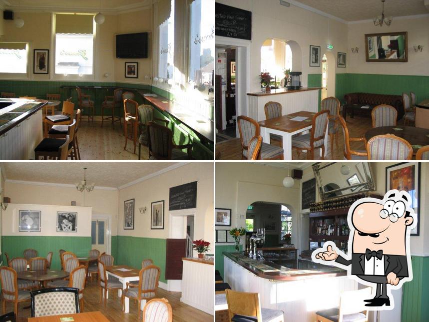 GREEN'S BAR, RESTAURANT & GARDEN