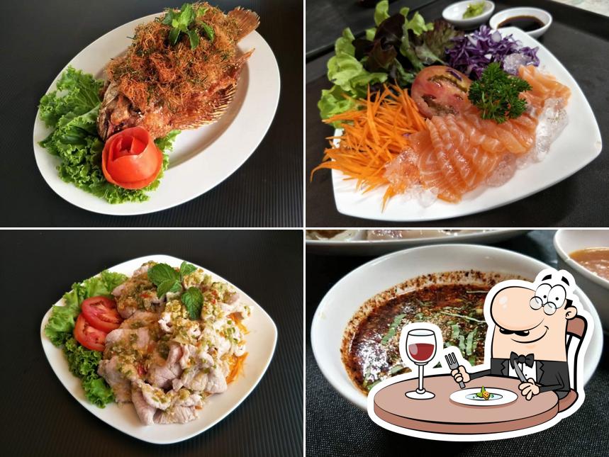 ร้าน ท่าจะเด็ดก๋วยเตี๋ยวไก่มะระบุฟเฟ่ต์