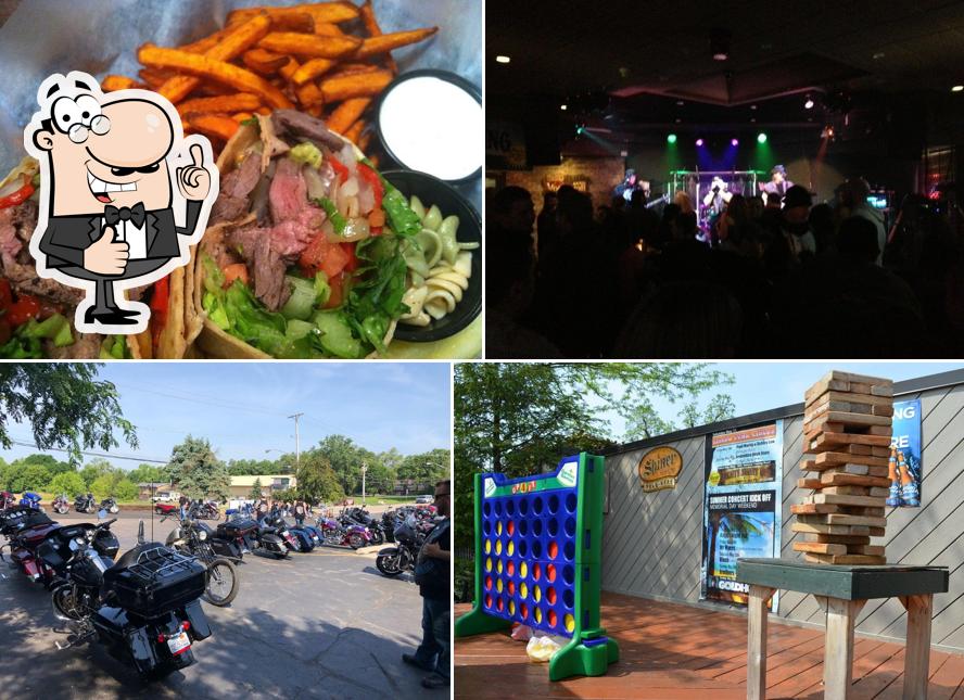Sideouts Sports Tavern