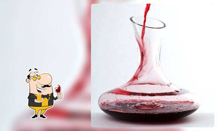 Decanter Dining